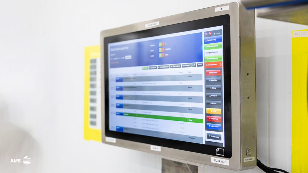 The operator solution in direct FOOD is developed for manufacturing environments with high demands for efficiency, hygiene and traceability. It provides operators with an intuitive interface to follow the production plan, access recipes and register usage, deviations and measurements – all in one view.