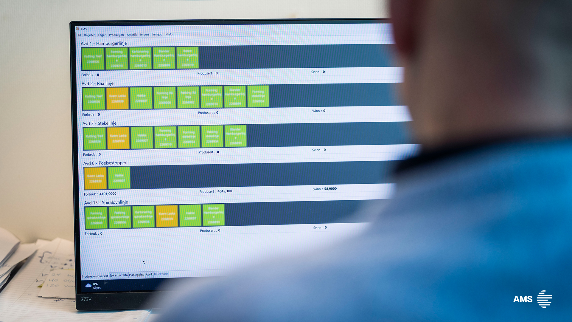 Stabil produksjon handler om mer enn robuste maskiner – det handler om flyten mellom dem. direct FMS styrer transport, maskiner og merkesystemer i sanntid, med maskinintegrasjon som binder utstyret sammen, gir dine produksjonslinjer optimal utnyttelse og sikrer best mulig vareflyt og automatisering gjennom hele fabrikken. Dermed får du bedre kapasitetsutnyttelse, færre feil og en produksjon som leverer med høy forutsigbarhet.